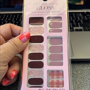 Dashing Diva Gloss Ultra Shine Gel Palette - Pink and Burgundy